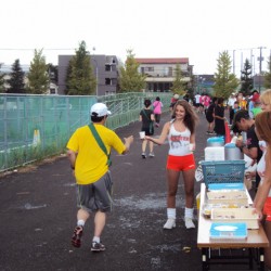 第1回おんきょうリレーマラソン in 味の素スタジアム(西競技場) にサポーターとしてHOOTERS GIRLが参加!!